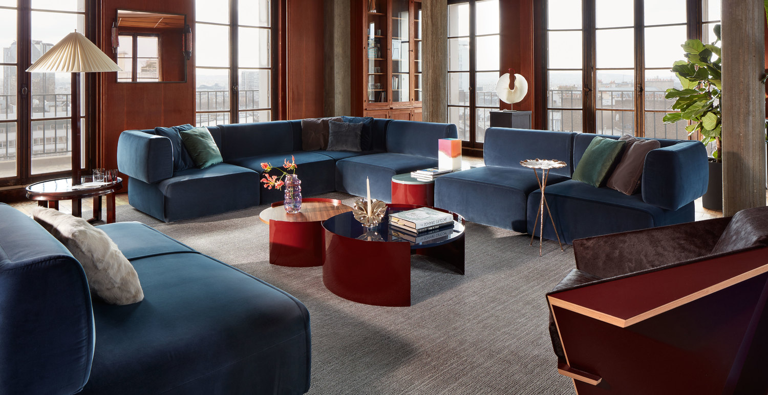 The Bowy coffee tables by Patricia Urquila for Cassina have a sleek, round design with simple minimalist lines. These tables can be arranged to overlap or intersect. The rounded shapes are sure to add the finishing touches to any space and "round off" the look.